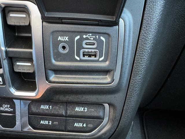 Photo of 2025 Hydro Blue Pearlcoat Jeep Gladiator