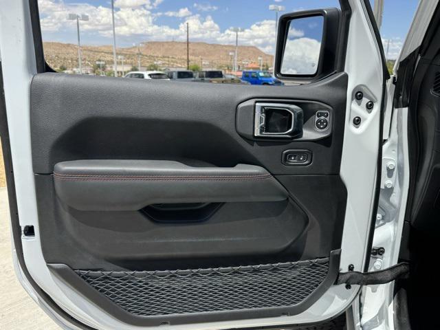 Photo of 2025 Bright White Clearcoat Jeep Wrangler