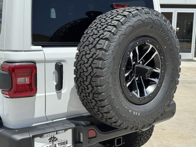 Photo of 2025 Bright White Clearcoat Jeep Wrangler