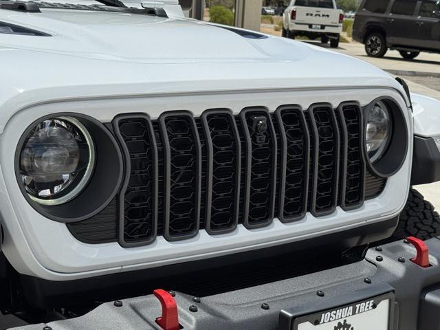 Photo of 2025 Bright White Clearcoat Jeep Wrangler
