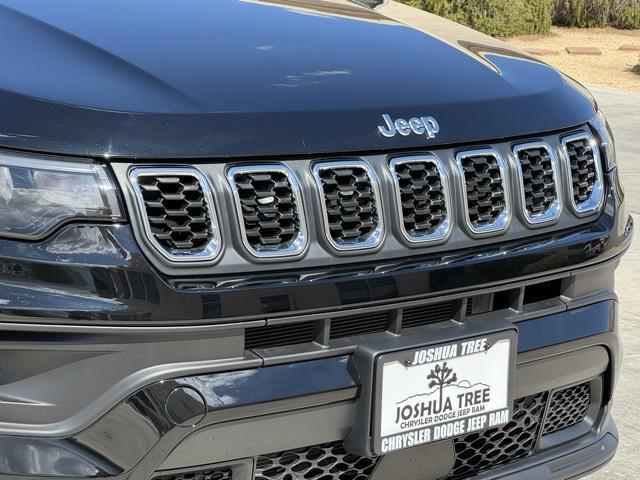 Photo of 2025 Diamond Black Crystal Pearlcoat Jeep Compass