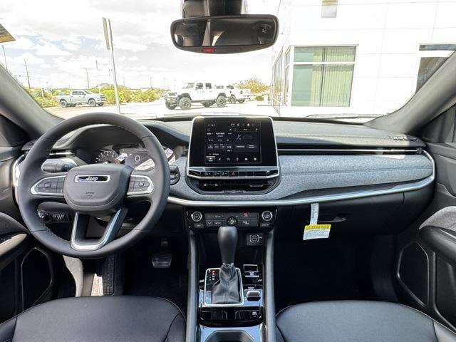 Photo of 2025 Diamond Black Crystal Pearlcoat Jeep Compass