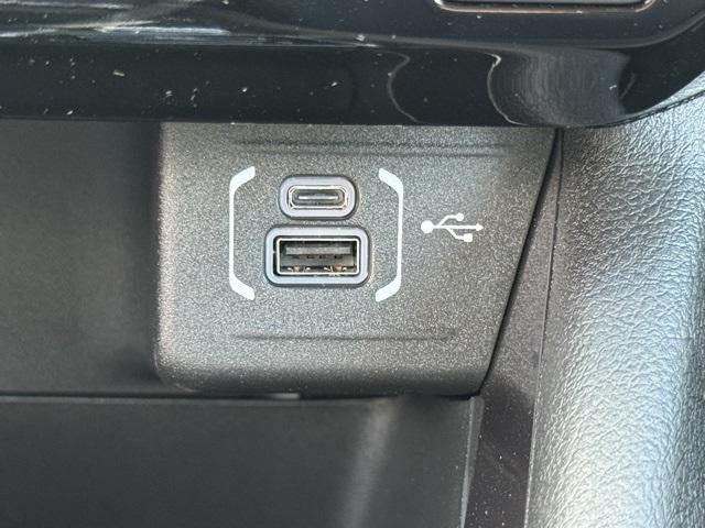 Photo of 2025 Diamond Black Crystal Pearlcoat Jeep Compass