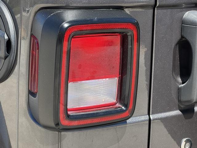 Photo of 2018 Granite Crystal Metallic Clearcoat Jeep Wrangler Unlimited