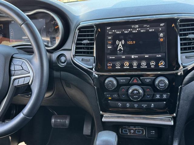 Photo of 2019 Granite Crystal Metallic Clearcoat Jeep Grand Cherokee