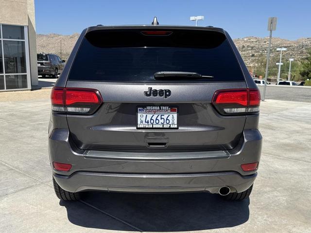Photo of 2019 Granite Crystal Metallic Clearcoat Jeep Grand Cherokee