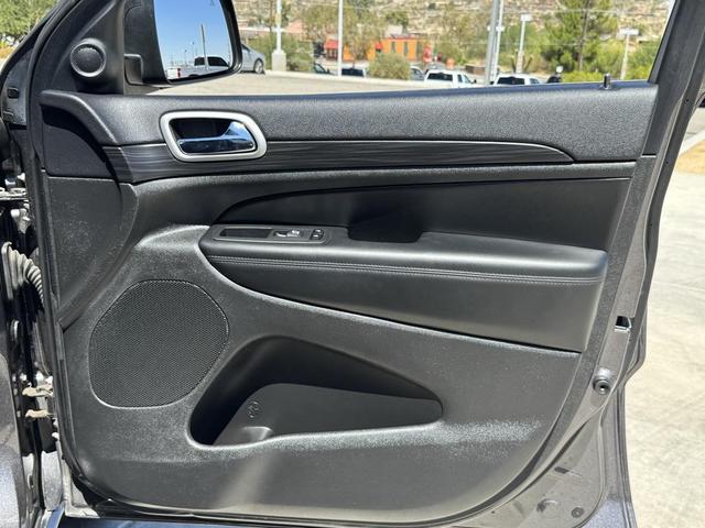 Photo of 2019 Granite Crystal Metallic Clearcoat Jeep Grand Cherokee