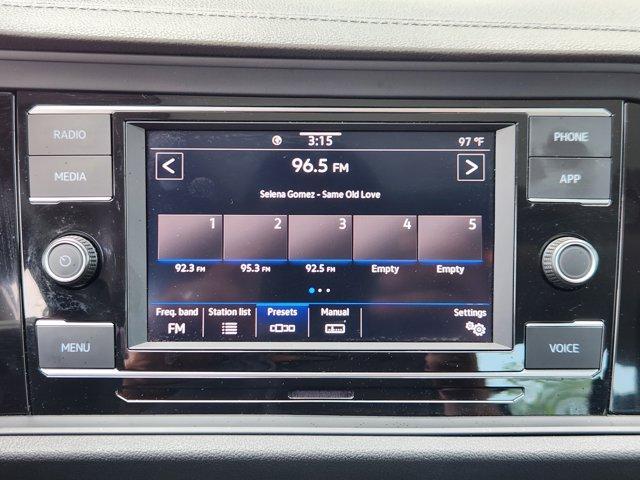 Photo of 2024 Platinum Gray Metallic Volkswagen Jetta