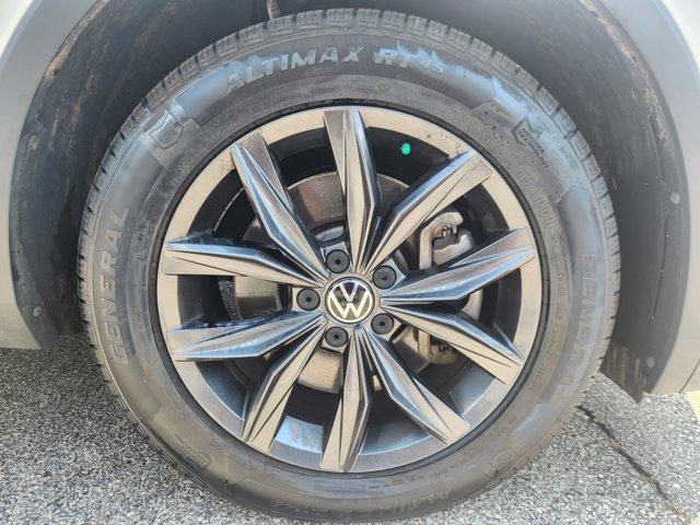 Photo of 2022 Pure White Volkswagen Tiguan