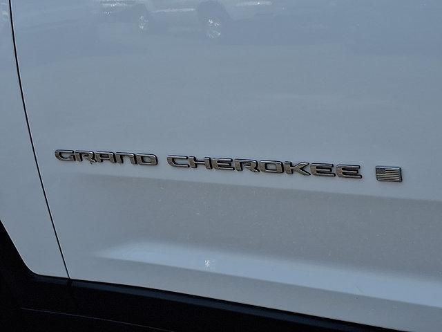 Photo of 2022 Bright White Clearcoat Jeep Grand Cherokee