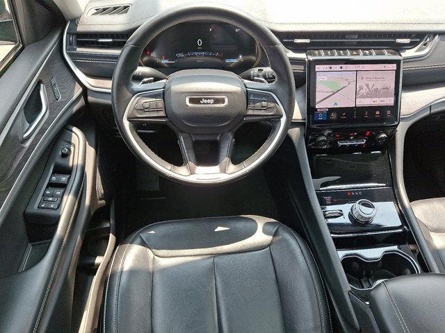 Photo of 2022 Bright White Clearcoat Jeep Grand Cherokee