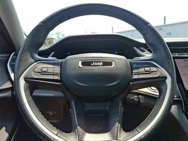 Photo of 2022 Bright White Clearcoat Jeep Grand Cherokee