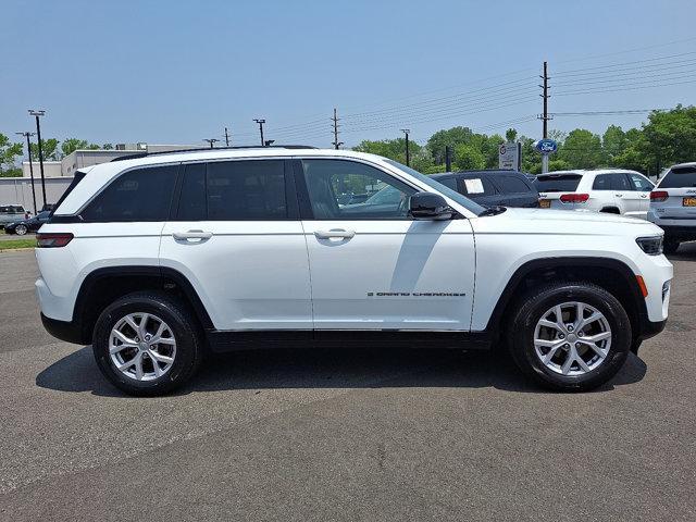 Photo of 2022 Bright White Clearcoat Jeep Grand Cherokee