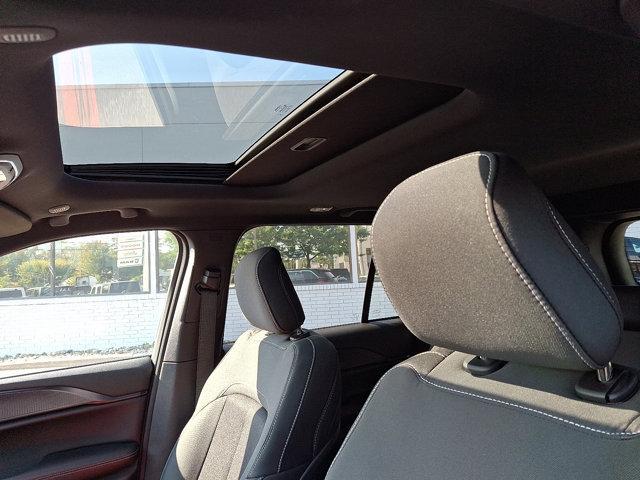 Photo of 2024 Diamond Black Crystal Pearlcoat Jeep Grand Cherokee