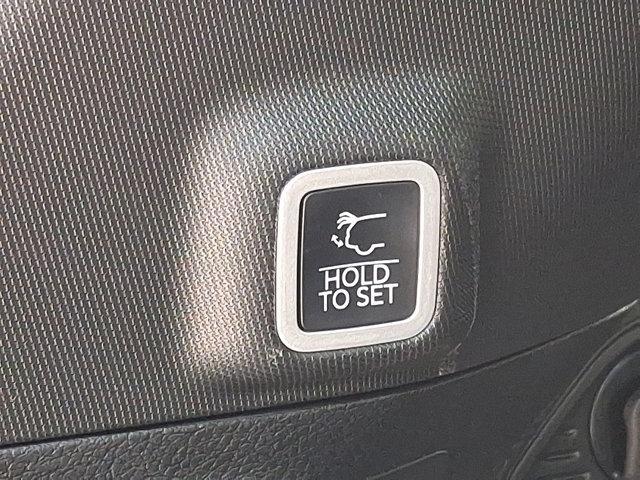 Photo of 2024 Diamond Black Crystal Pearlcoat Jeep Grand Cherokee
