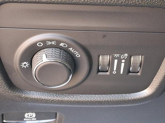 Photo of 2024 Diamond Black Crystal Pearlcoat Jeep Grand Cherokee