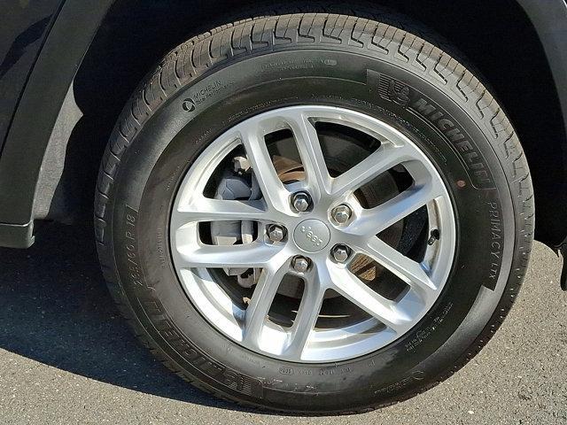 Photo of 2024 Diamond Black Crystal Pearlcoat Jeep Grand Cherokee