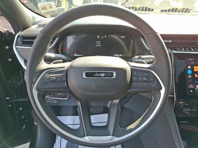 Photo of 2024 Diamond Black Crystal Pearlcoat Jeep Grand Cherokee