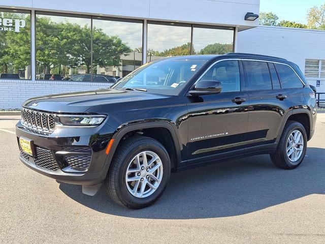 Photo of 2024 Diamond Black Crystal Pearlcoat Jeep Grand Cherokee