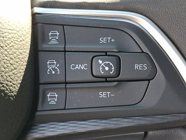 Photo of 2024 Diamond Black Crystal Pearlcoat Jeep Grand Cherokee