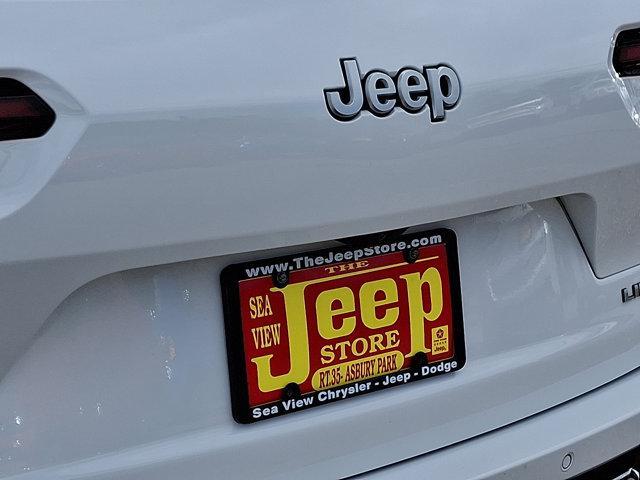 Photo of 2024 Bright White Clearcoat Jeep Grand Cherokee L