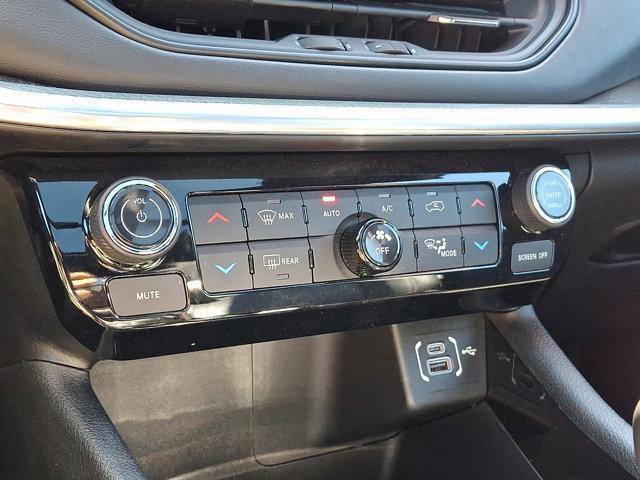 Photo of 2024 Diamond Black Crystal Pearlcoat Jeep Compass