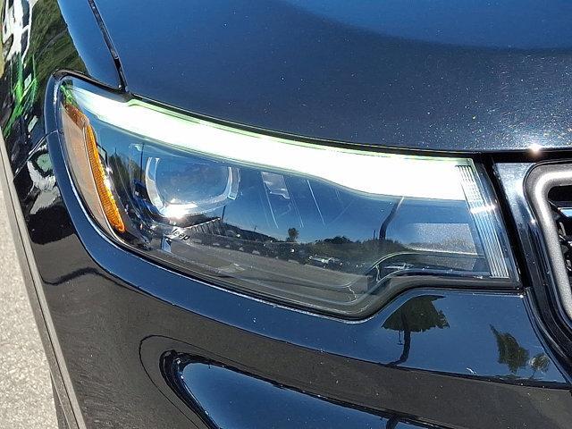 Photo of 2024 Diamond Black Crystal Pearlcoat Jeep Compass