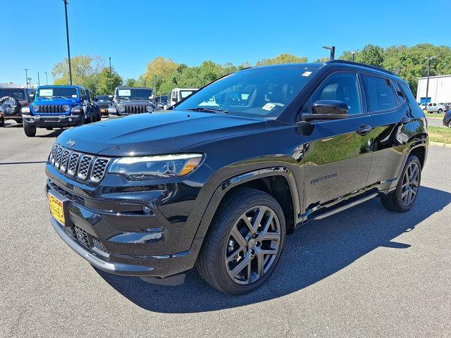 Photo of 2024 Diamond Black Crystal Pearlcoat Jeep Compass