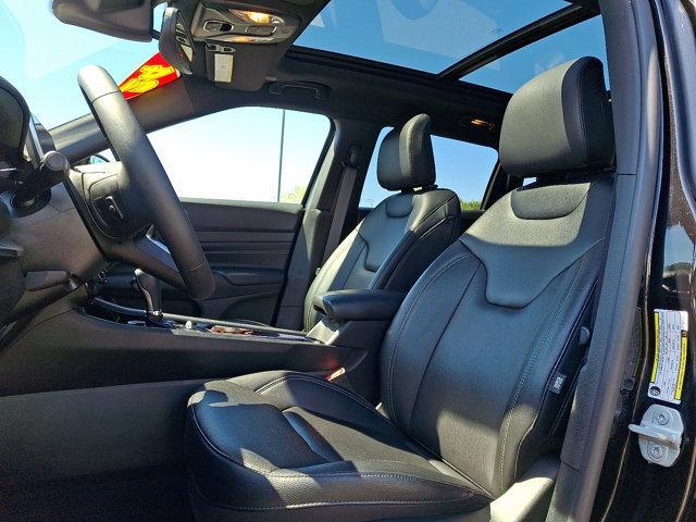 Photo of 2024 Diamond Black Crystal Pearlcoat Jeep Compass