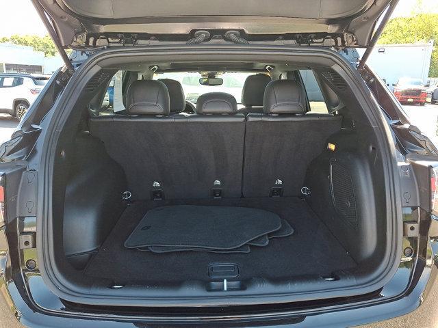 Photo of 2024 Diamond Black Crystal Pearlcoat Jeep Compass