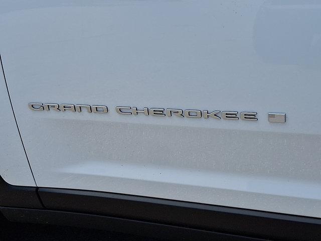Photo of 2025 Bright White Clearcoat Jeep Grand Cherokee