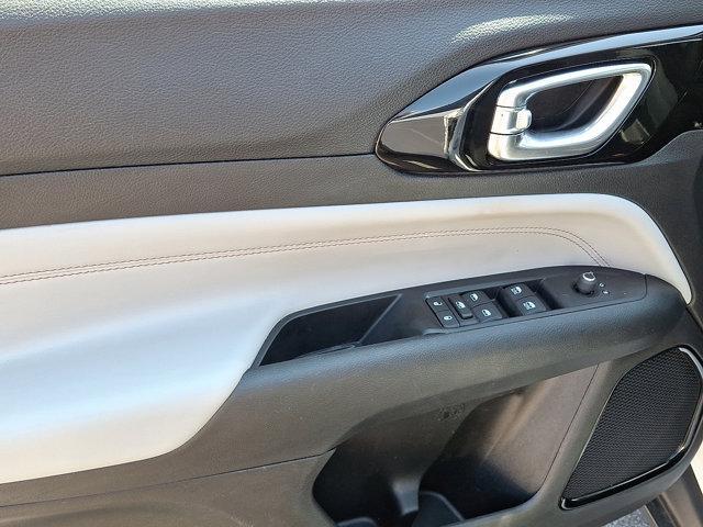 Photo of 2022 Bright White Clearcoat Jeep Compass