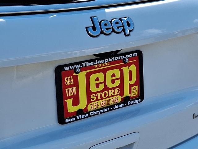 Photo of 2022 Bright White Clearcoat Jeep Compass