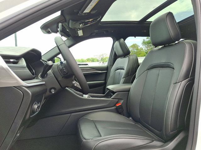 Photo of 2025 Bright White Clearcoat Jeep Grand Cherokee