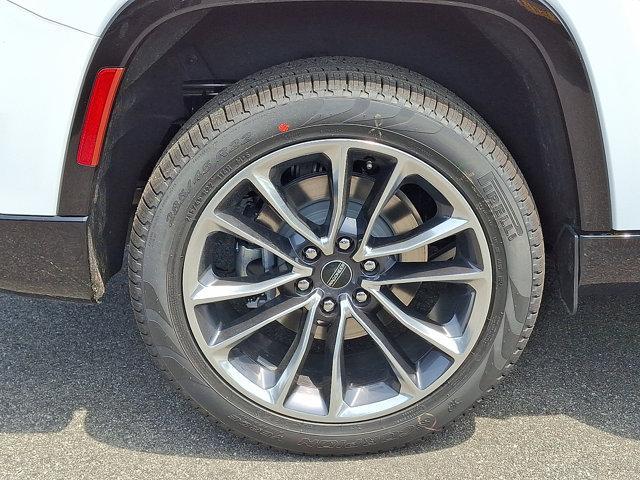 Photo of 2025 Bright White Clearcoat Jeep Wagoneer L