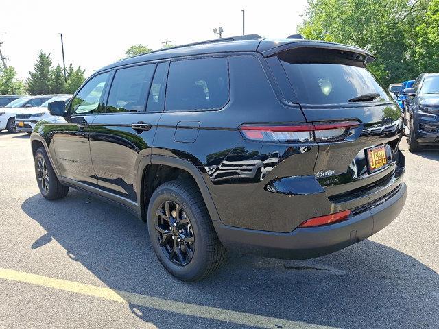 Photo of 2025 Diamond Black Crystal Pearlcoat Jeep Grand Cherokee L
