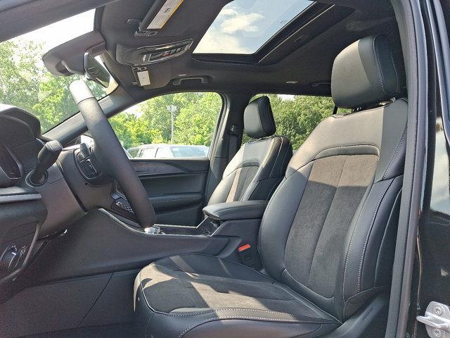 Photo of 2025 Diamond Black Crystal Pearlcoat Jeep Grand Cherokee L
