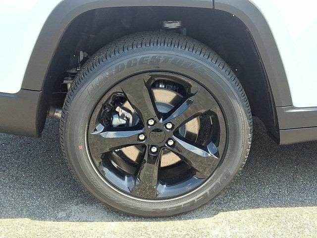 Photo of 2025 Bright White Clearcoat Jeep Grand Cherokee L