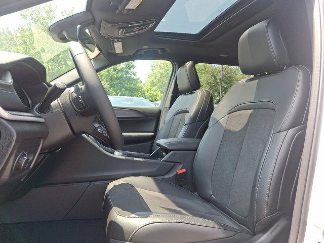 Photo of 2025 Bright White Clearcoat Jeep Grand Cherokee L