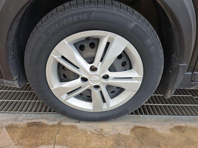 Photo of 2023 Super Black Nissan Kicks