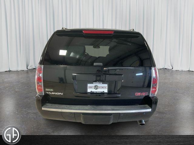 Photo of 2011 Onyx Black GMC Yukon