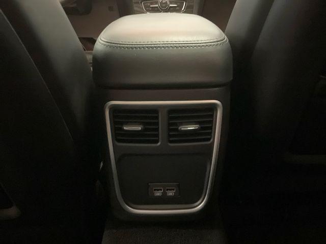 Photo of 2022 Silver Mist Clearcoat Chrysler 300