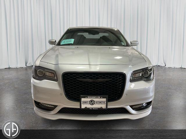 Photo of 2022 Silver Mist Clearcoat Chrysler 300