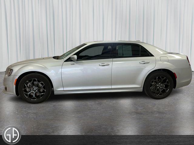 Photo of 2022 Silver Mist Clearcoat Chrysler 300