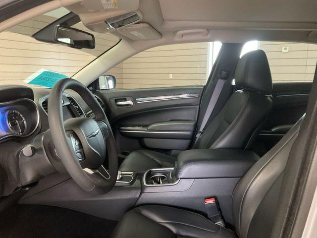 Photo of 2022 Silver Mist Clearcoat Chrysler 300