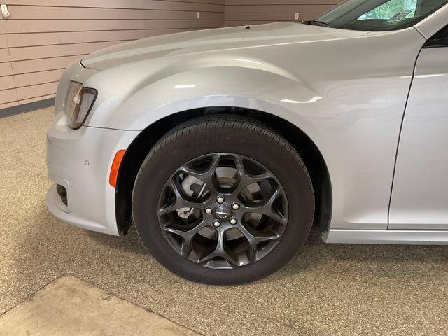 Photo of 2022 Silver Mist Clearcoat Chrysler 300