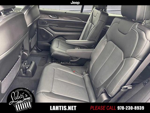Photo of 2025 Bright White Clearcoat Jeep Grand Cherokee L