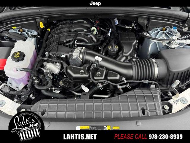 Photo of 2025 Bright White Clearcoat Jeep Grand Cherokee L