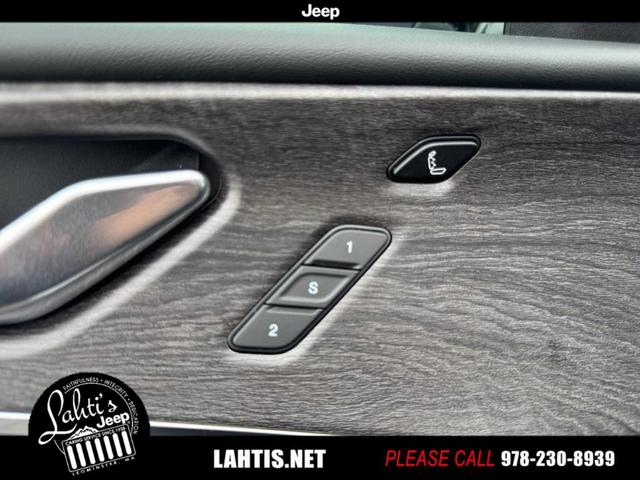 Photo of 2025 Bright White Clearcoat Jeep Grand Cherokee L