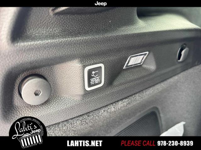 Photo of 2025 Diamond Black Jeep Grand Cherokee L